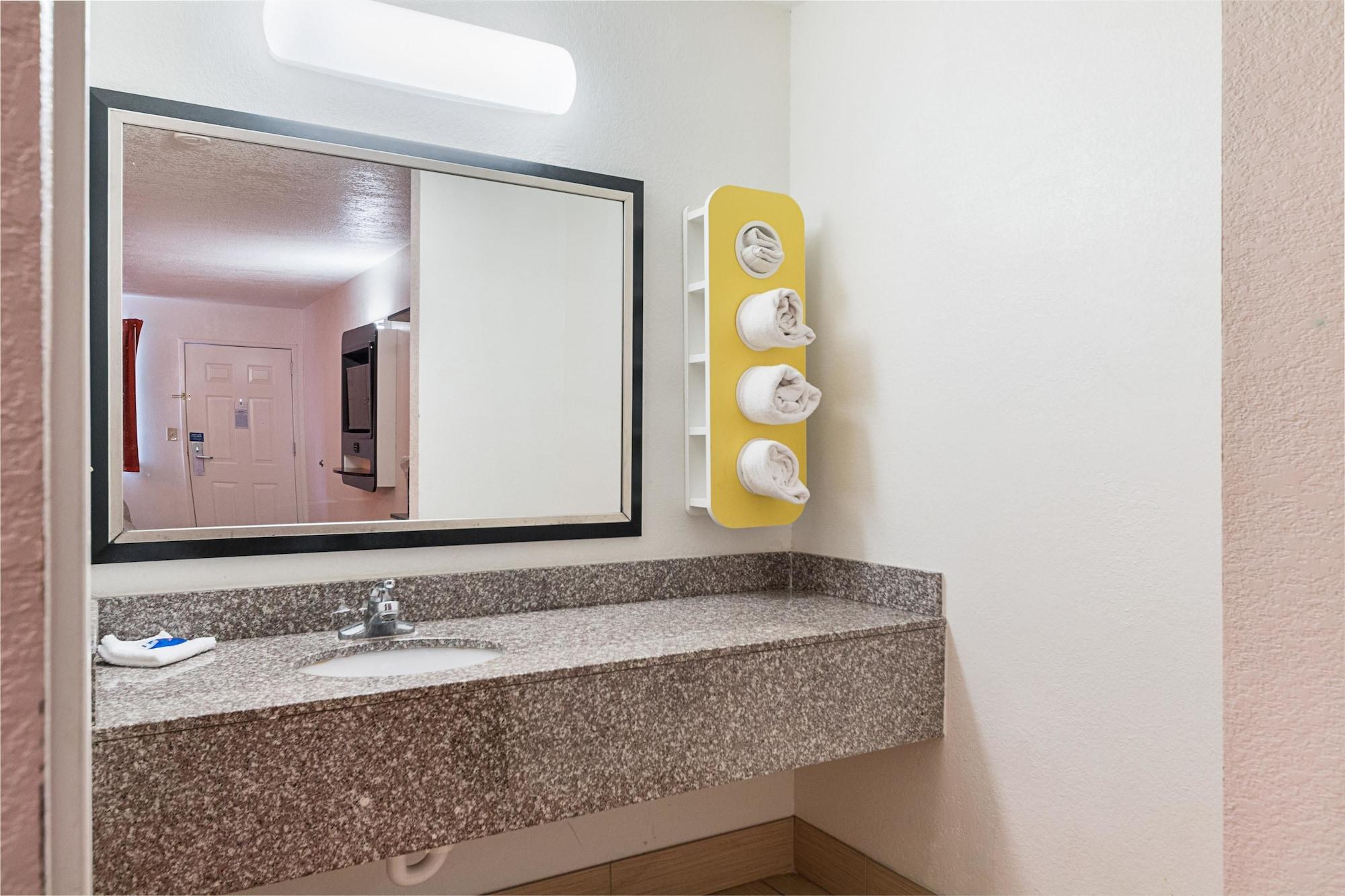 Motel 6-San Antonio, Tx - Fiesta Trails Eksteriør billede
