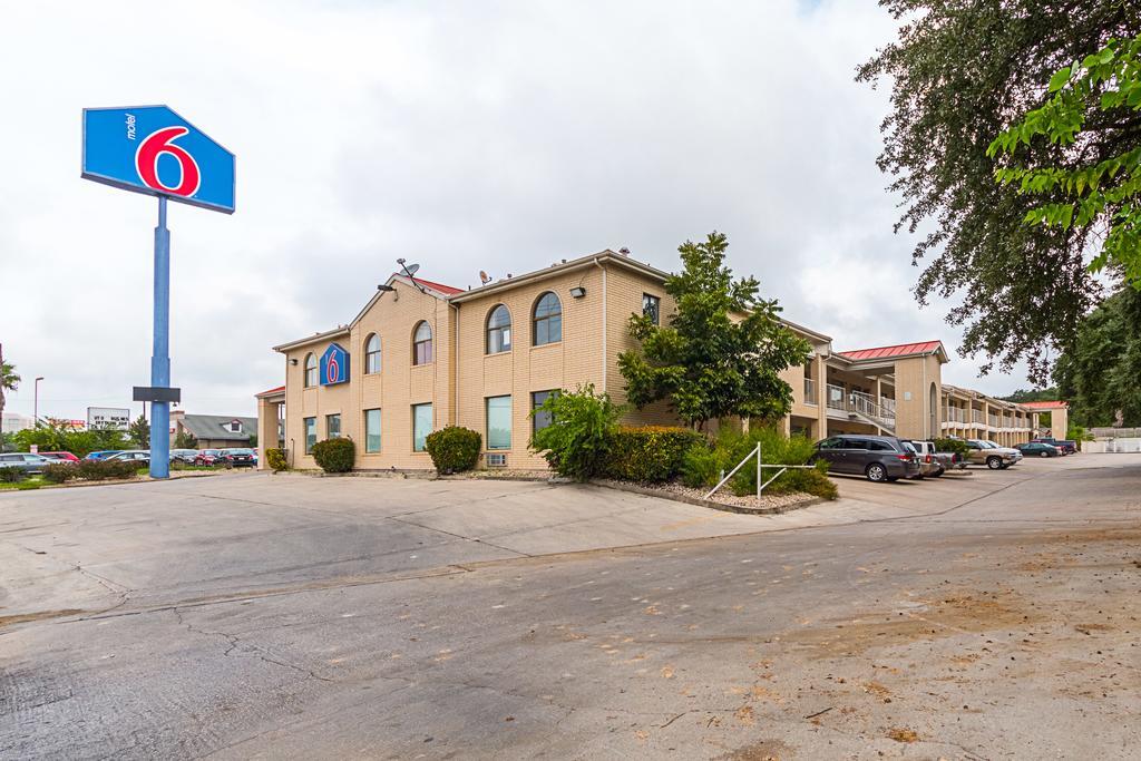 Motel 6-San Antonio, Tx - Fiesta Trails Eksteriør billede