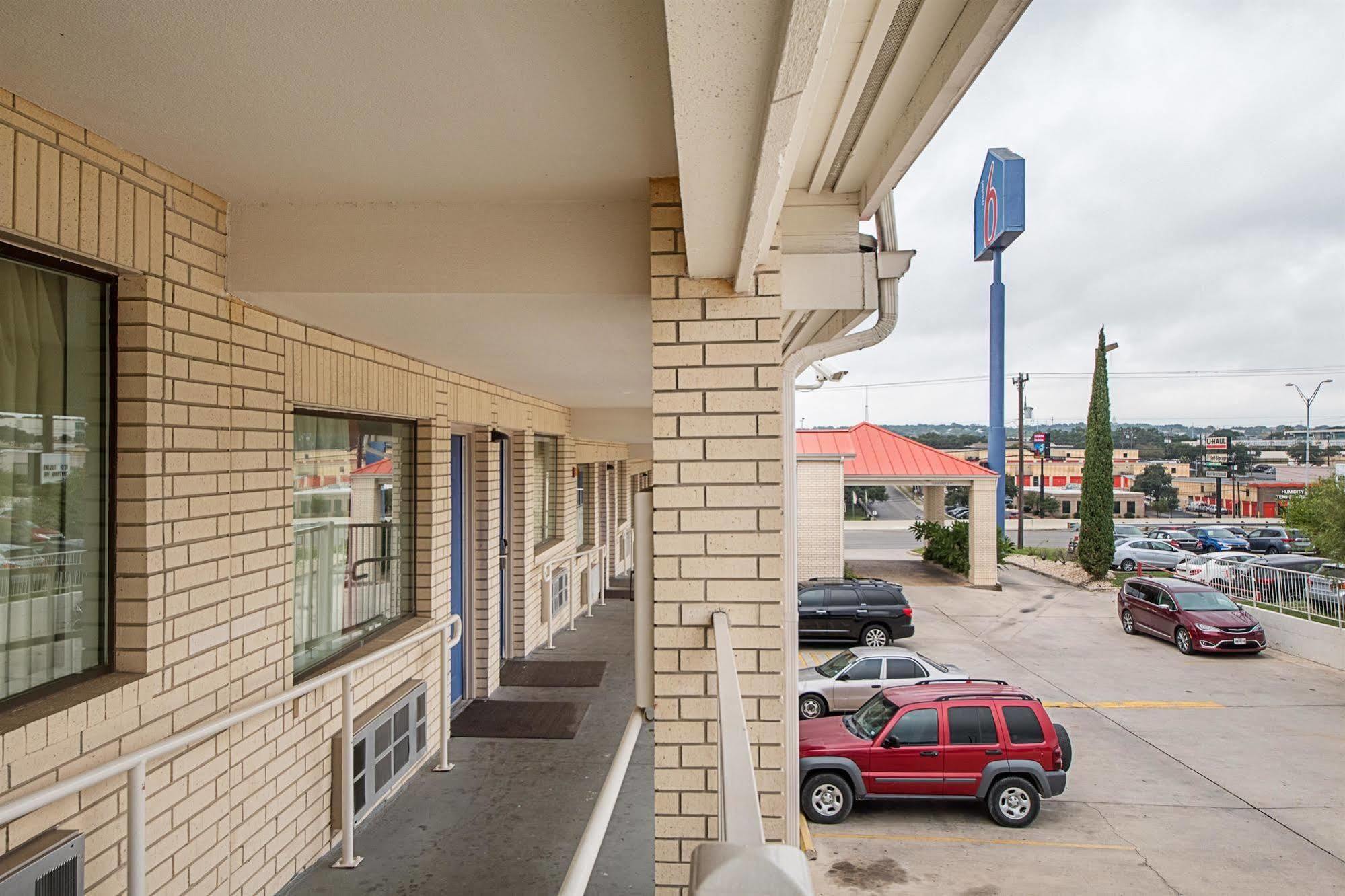 Motel 6-San Antonio, Tx - Fiesta Trails Eksteriør billede