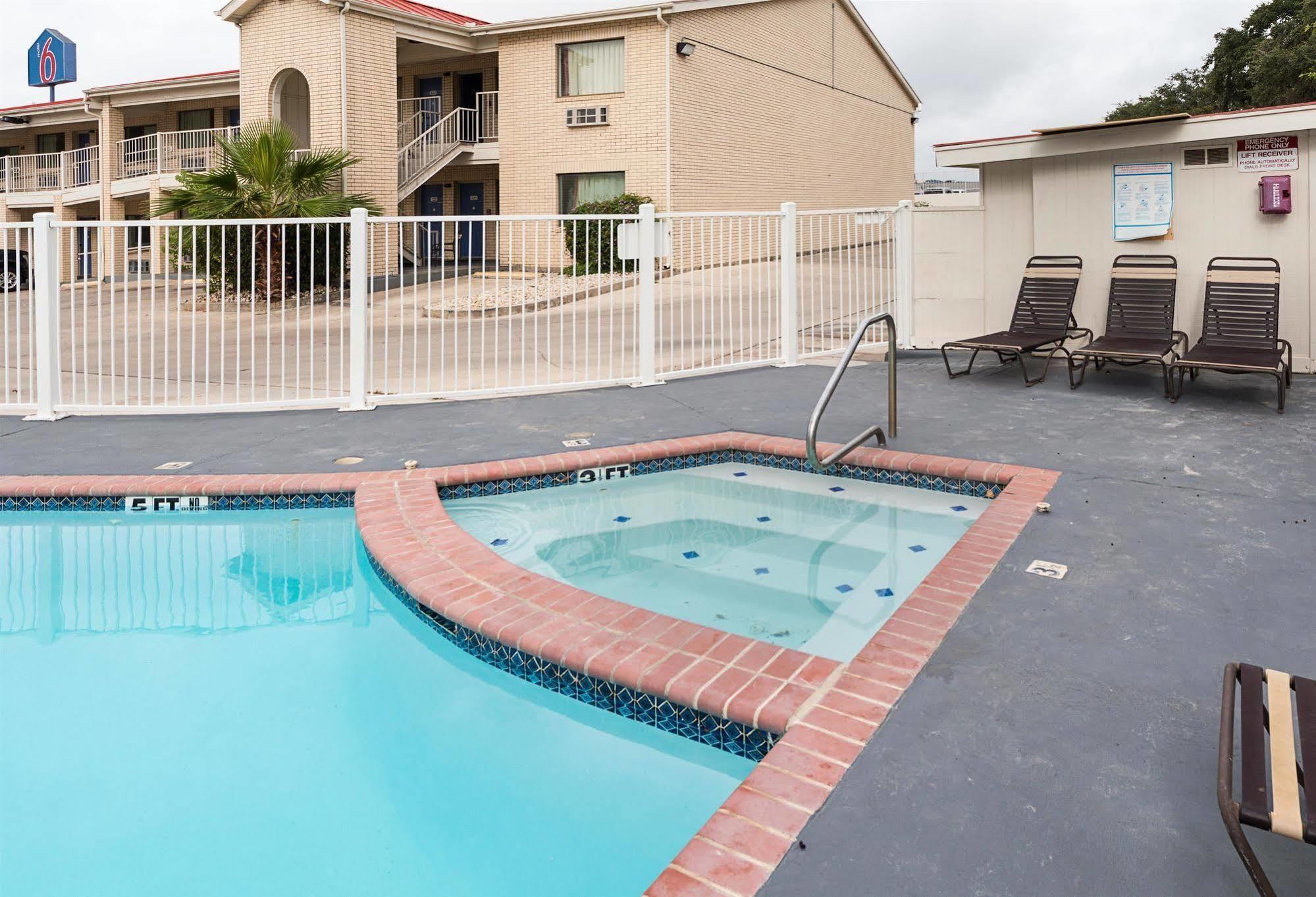 Motel 6-San Antonio, Tx - Fiesta Trails Eksteriør billede